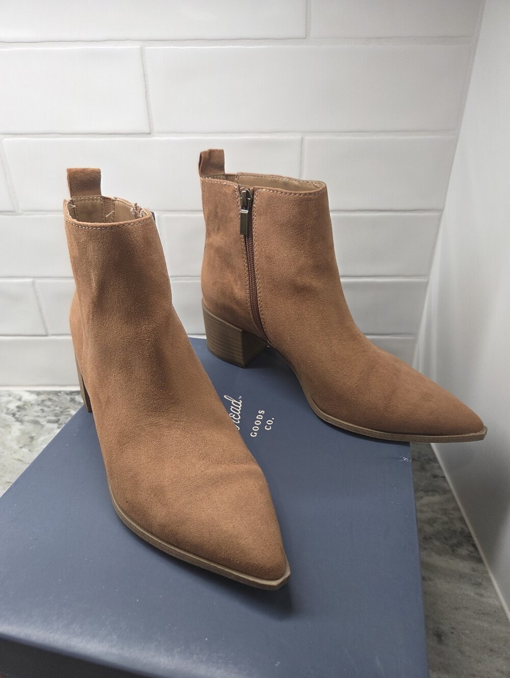 Universal Thread Kennedy Brown Tan Pointed Toe Block Heel Ankle Boots 8 - Picture 4 of 7